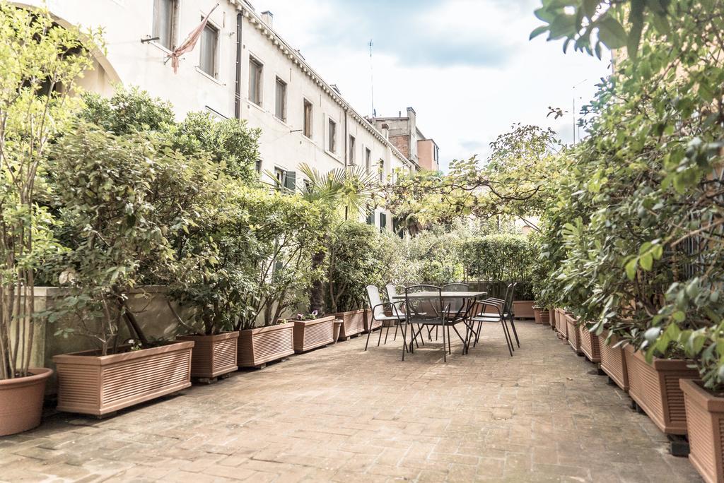 Accademia Terrazza Apartman Velence Kültér fotó